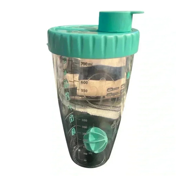 NWOT Pampered Chef Pancake Shaker Bottle - Picture 2 of 3